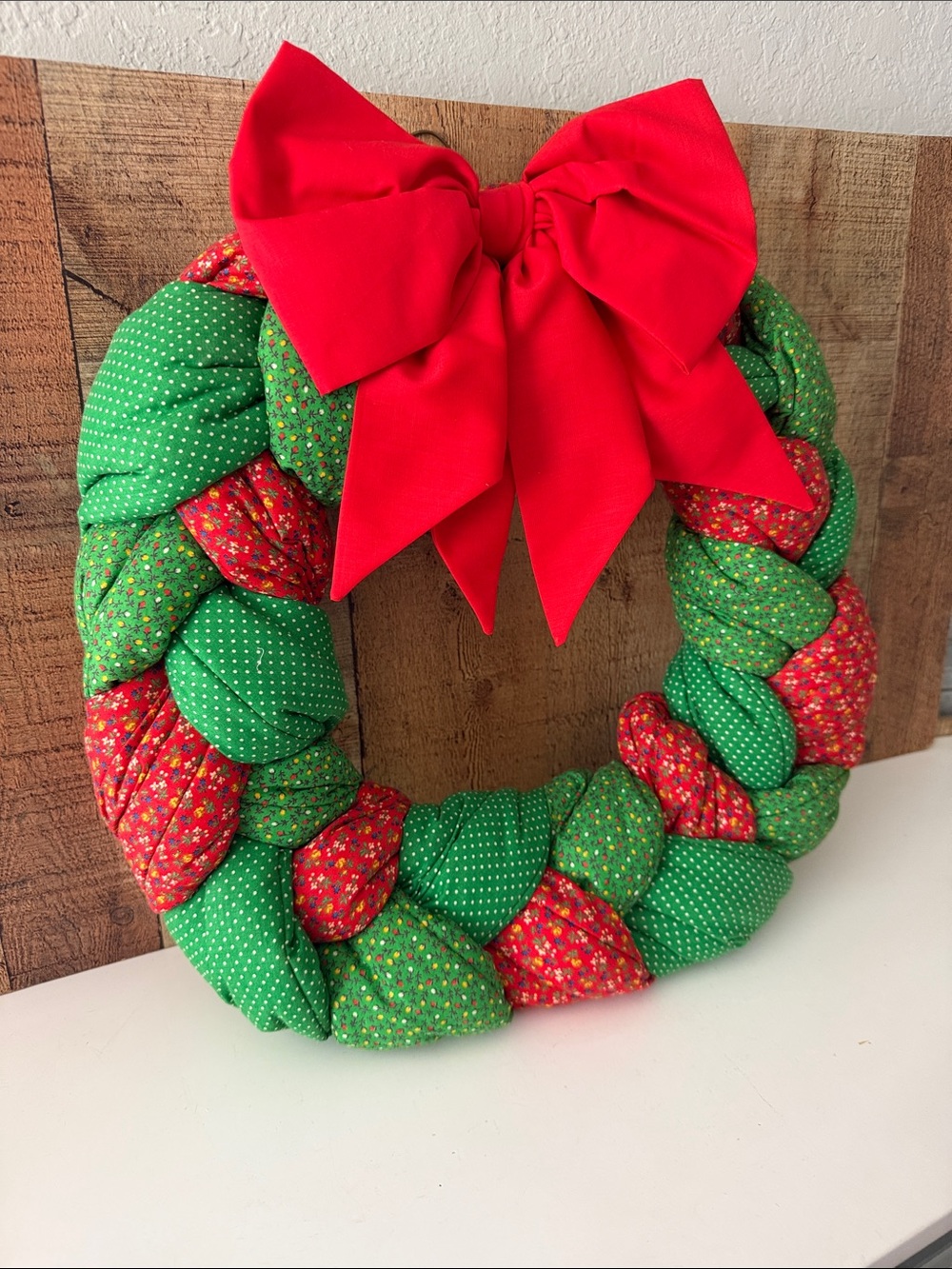 VTG large handmade quilted patchwork kitschy Christmas wreath - Picture 3 of 10